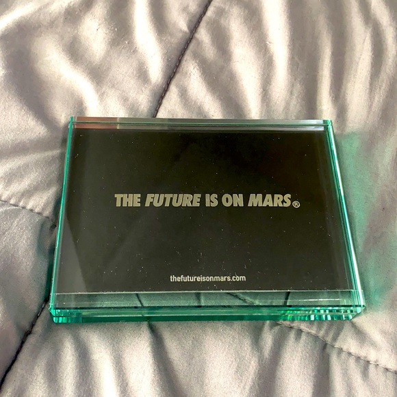 The Future Is On Mars Card In Glass Frame - Picture 1 of 2